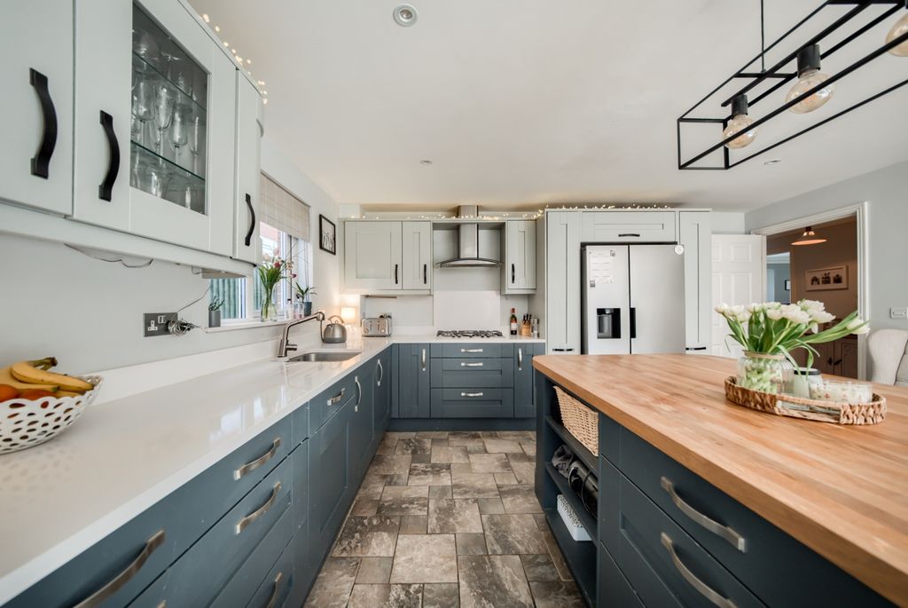 Property photo 2 of 29 Xt5A1063-Hdr(3)