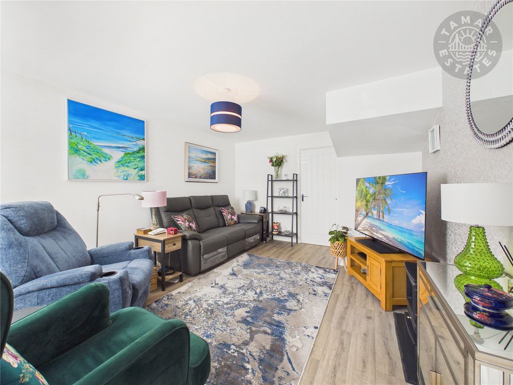 Property photo 2 of 17 Lounge