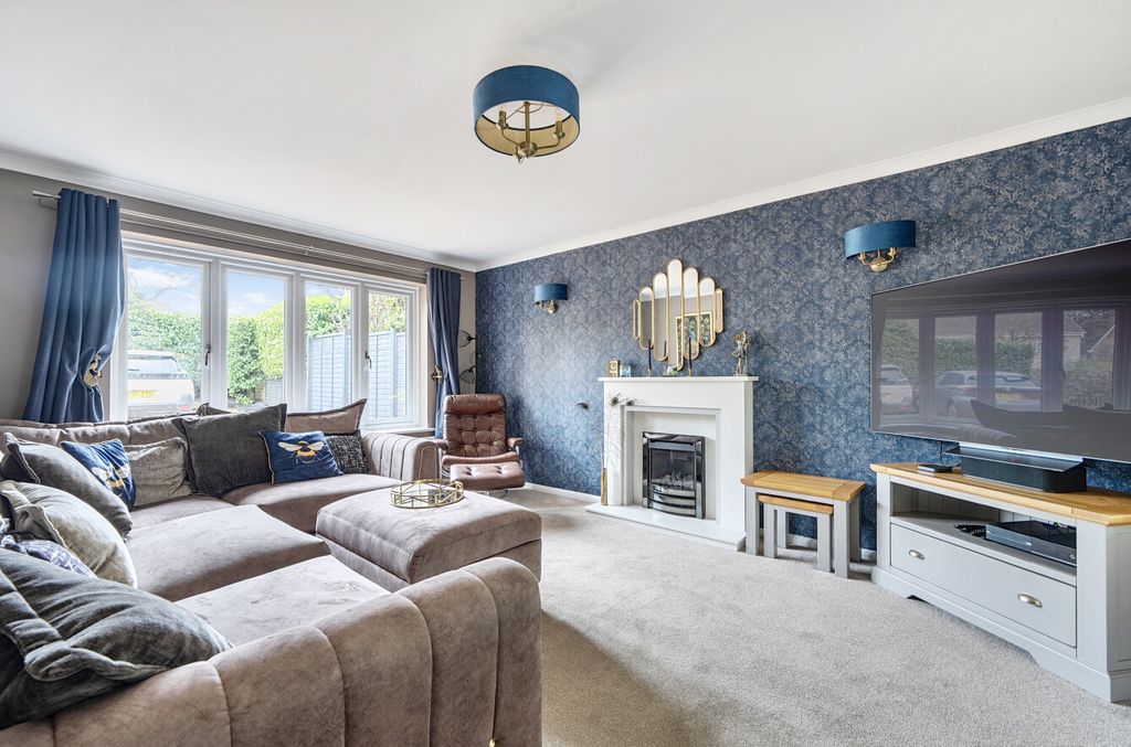 Property photo 2 of 25 1402256-9-697261F...