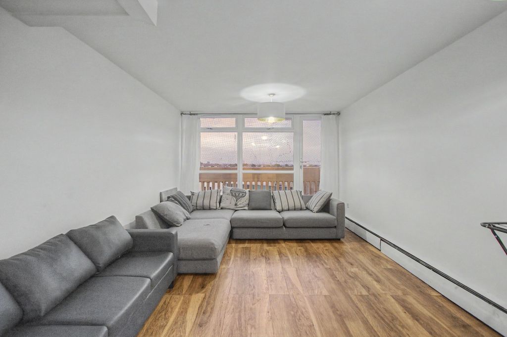 Property photo 3 of 10 Flat 24 Centre Heights, 137 Finchley Road, Hampstead, London, Nw3 6Jg