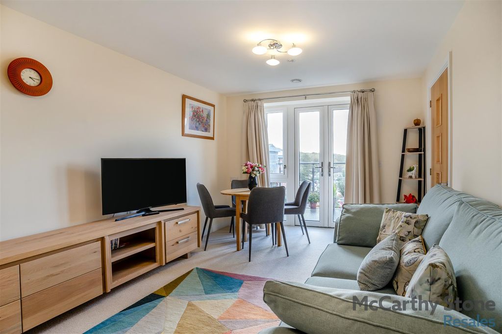 Property photo 3 of 26 8668502-Interior15.Jpg