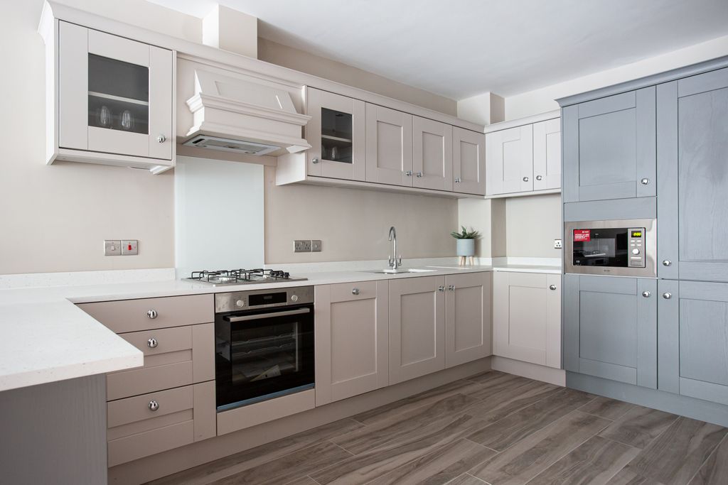 Property photo 3 of 28