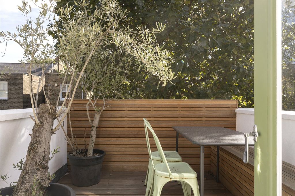 Property photo 3 of 11 Picture No. 14