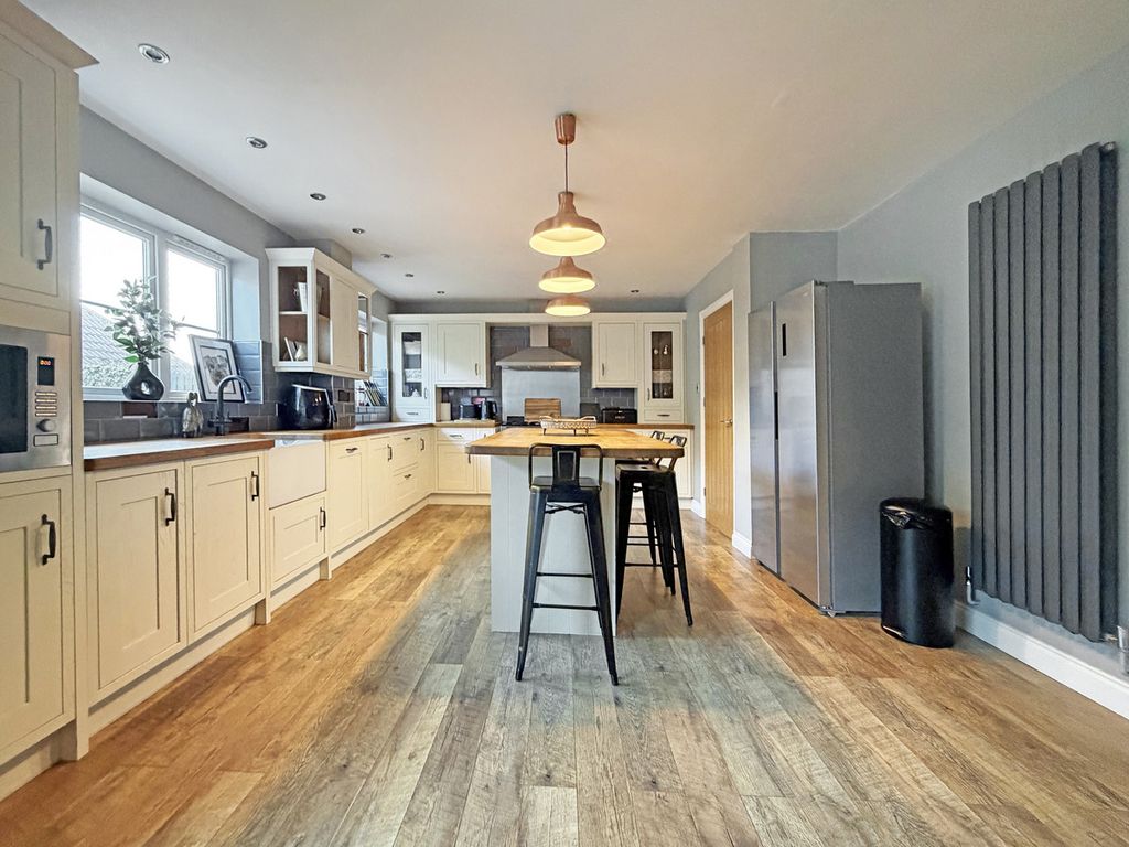 Property photo 3 of 47