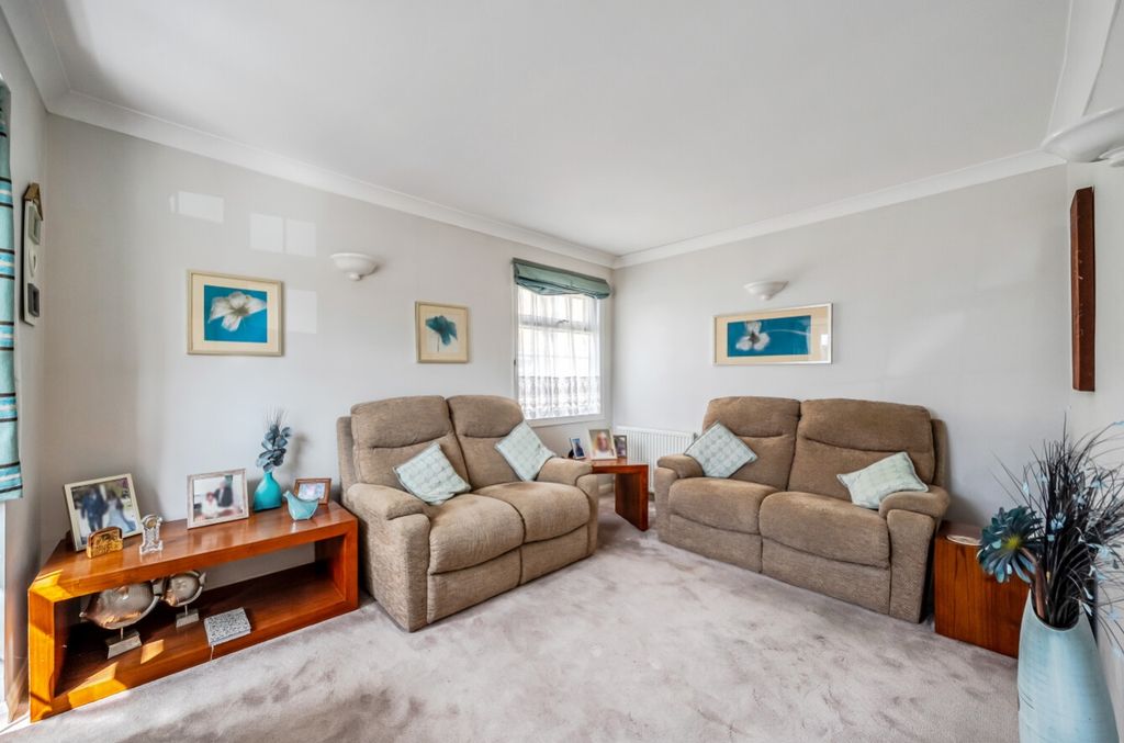 Property photo 2 of 11 1441764-17-69E1Fdb6d4B65