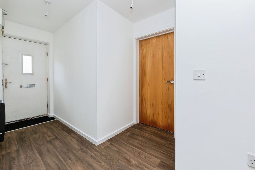 Property photo 2 of 19 Pbox-Img.Jpg