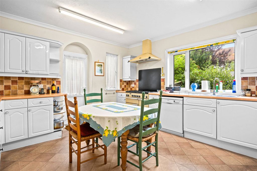 Property photo 2 of 37 Picture No. 16