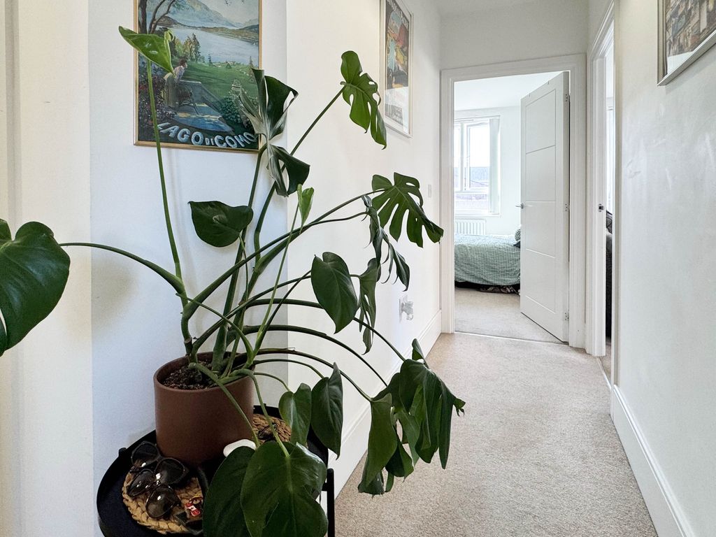 Property photo 2 of 14 E