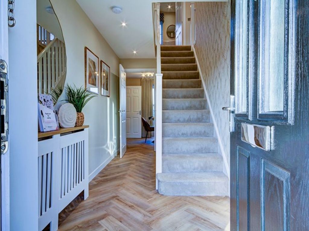 Property photo 3 of 12 Hall