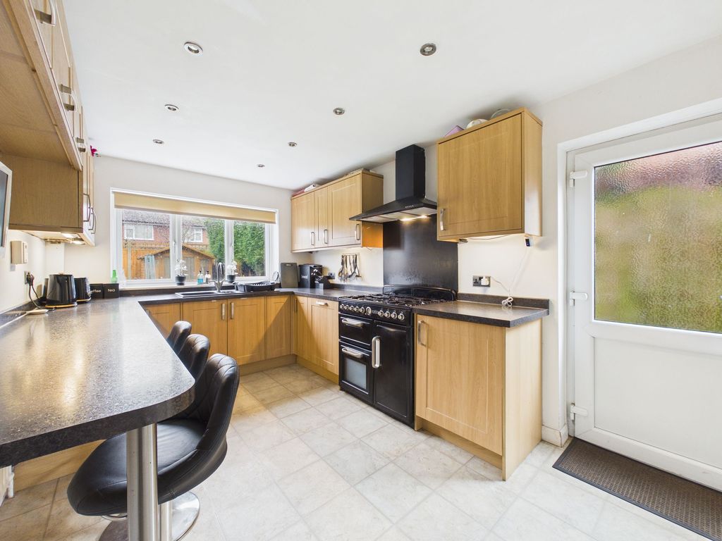 Property photo 3 of 21 Breakfast Kitchen