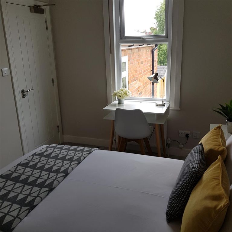 Property photo 2 of 10 Bed5