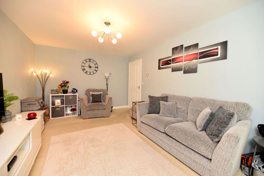 Property photo 3 of 25