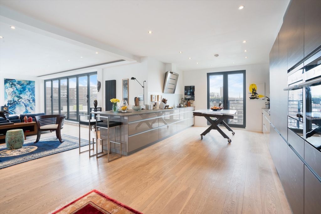 Property photo 2 of 19 Image