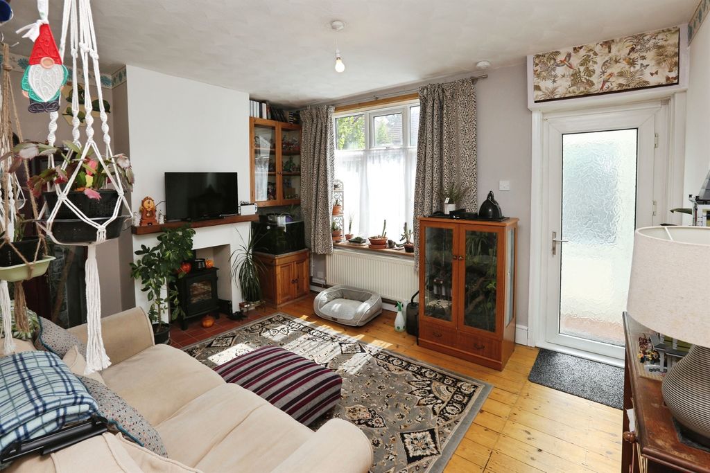 Property photo 2 of 17