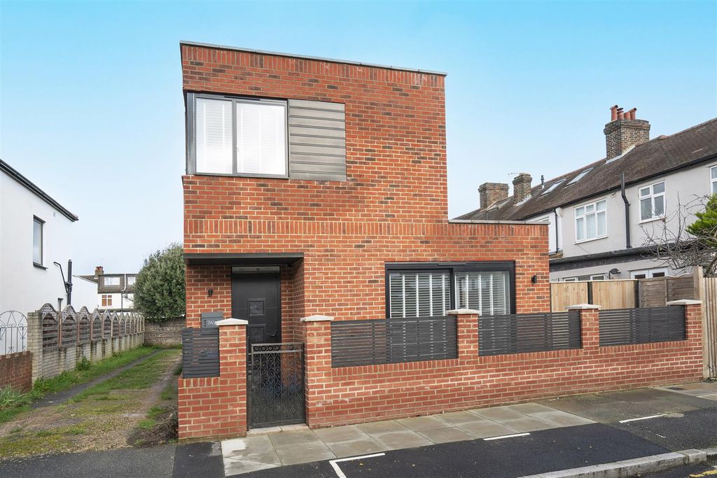 Property photo 1 of 16 7A Christchurch Close Sw19 External 1 v2.Jpg