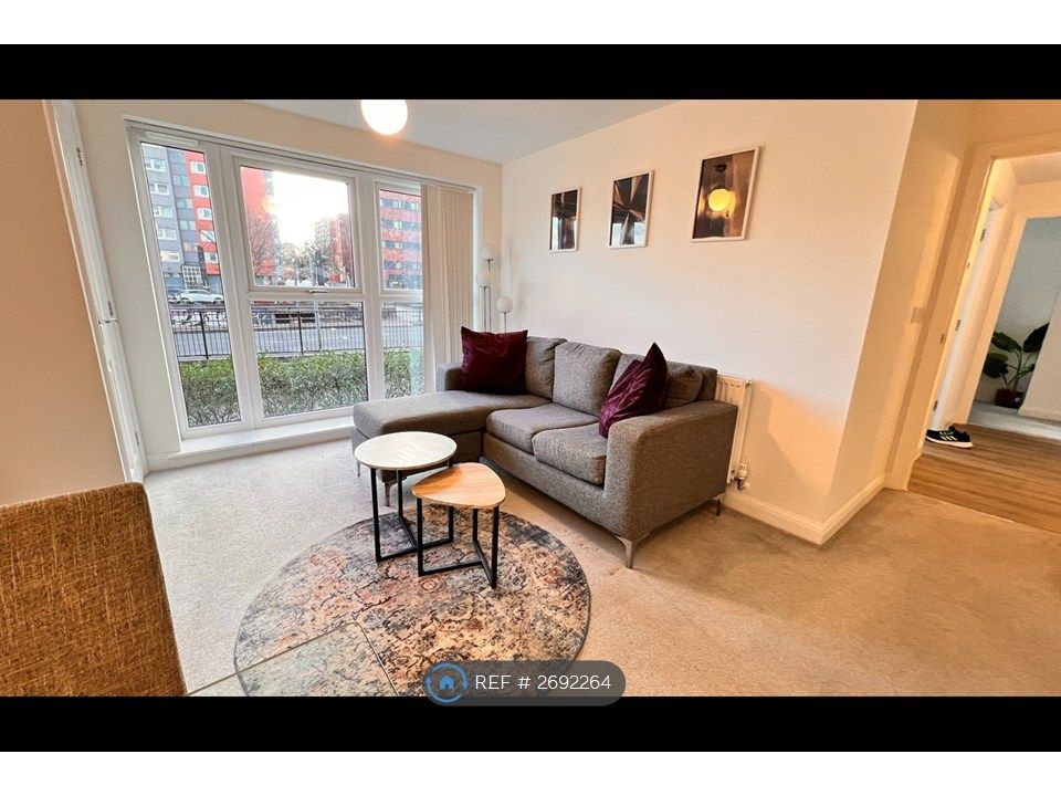 Property photo 1 of 20 Living Room