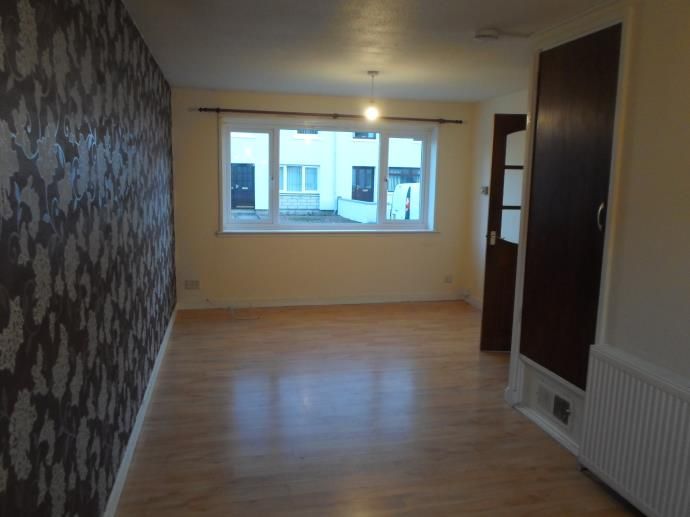 Property photo 3 of 8 Lounge