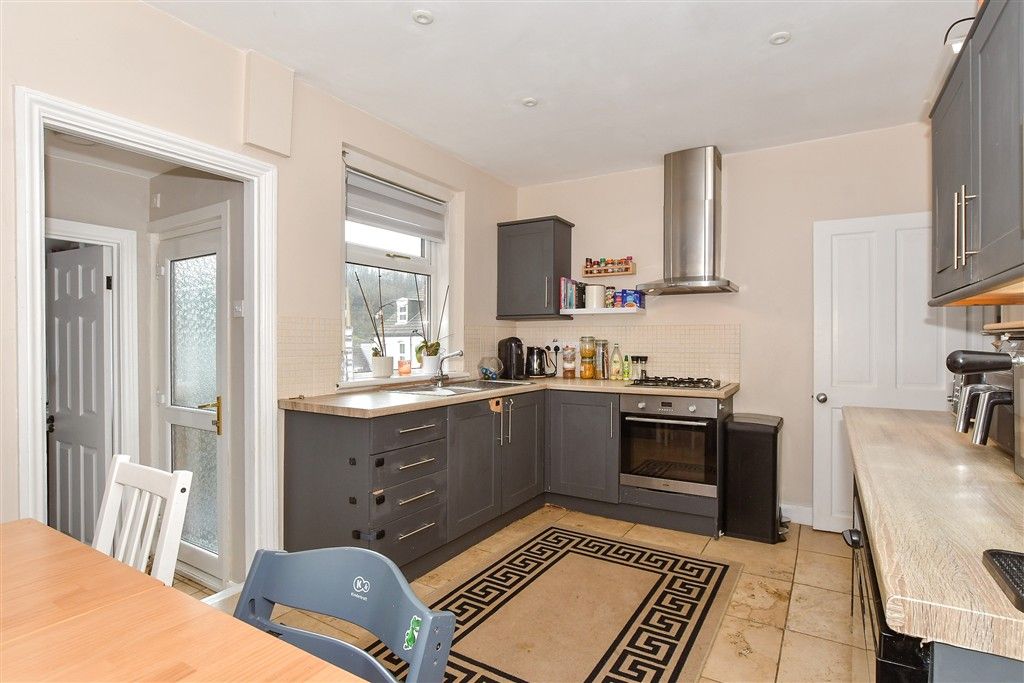 Property photo 2 of 10 Kitchen