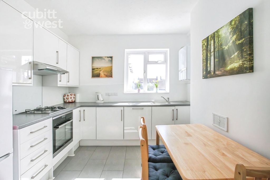 Property photo 2 of 18 Kitchen/Breakfast...