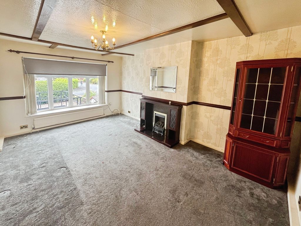 Property photo 2 of 16 Lounge
