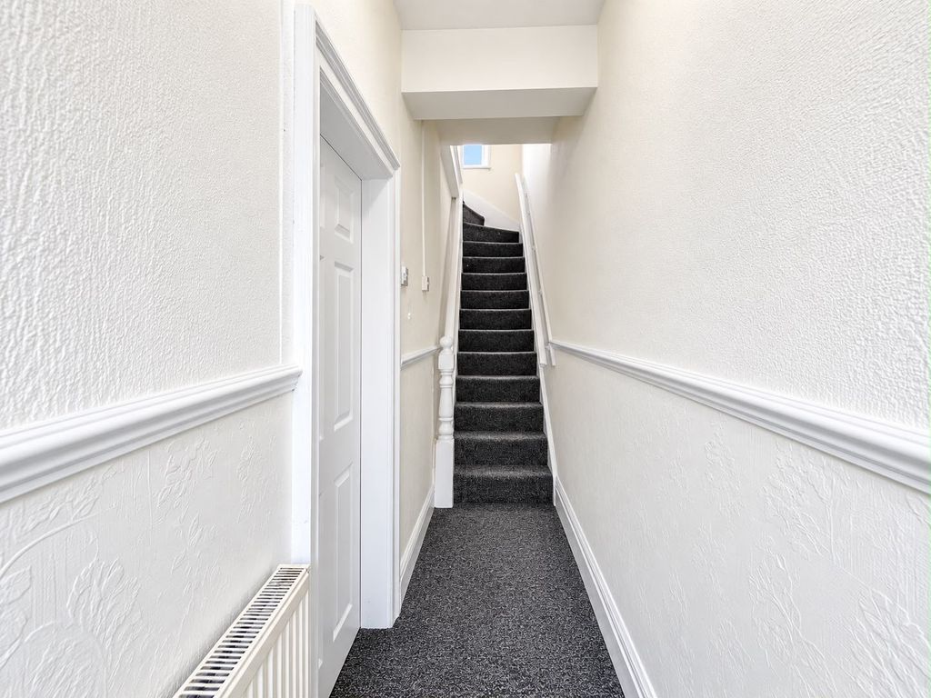 Property photo 2 of 13 Hallway