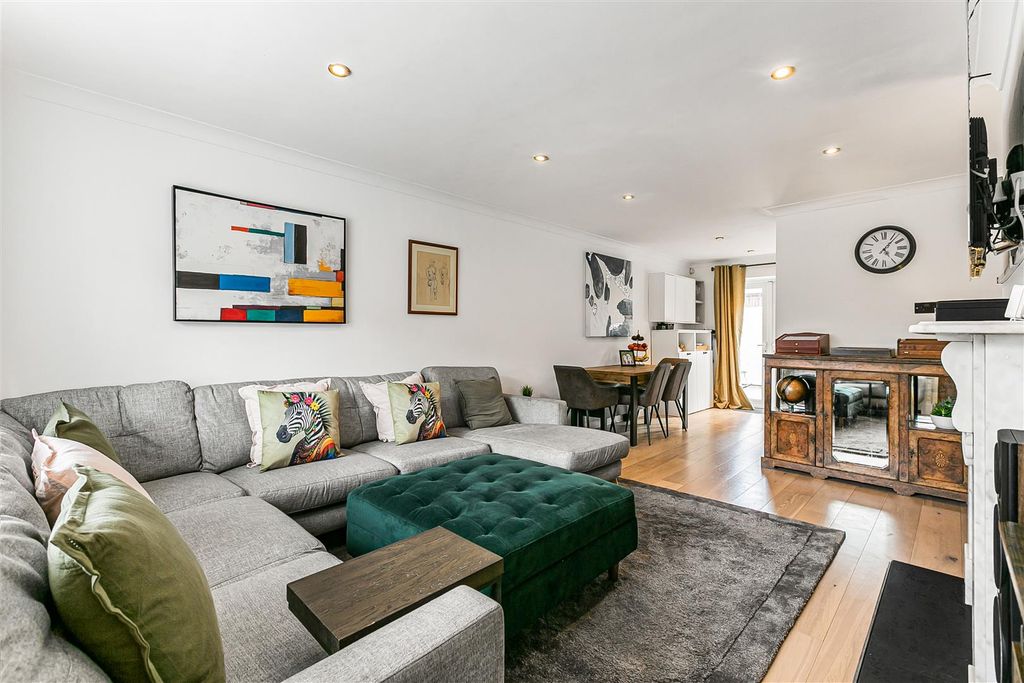 Property photo 2 of 18