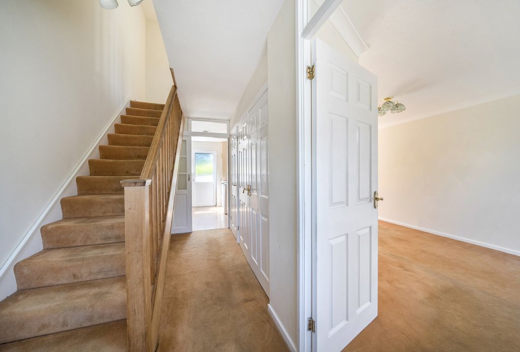 Property photo 2 of 12 1336954-7-689B45A...