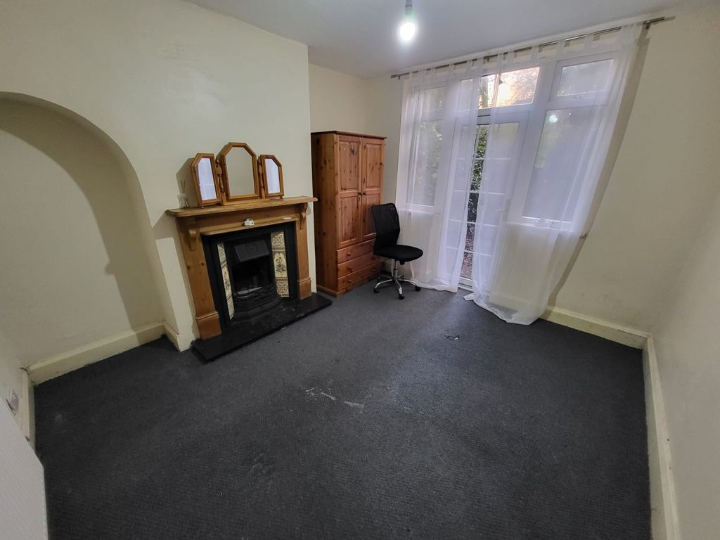 Property photo 3 of 9 Dining Room