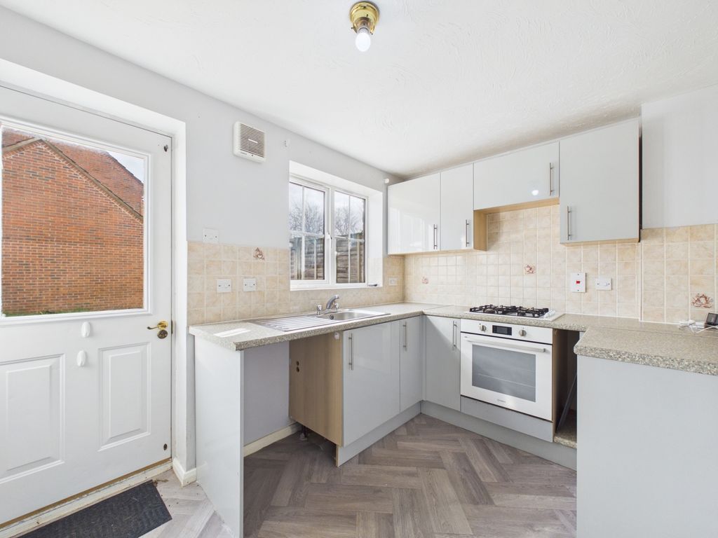 Property photo 3 of 9 Kitchen