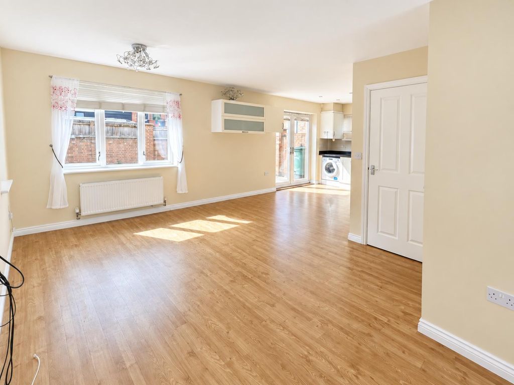 Property photo 3 of 14 B062d80c-B7Fa-408E-8c64-6437622F2696.Png