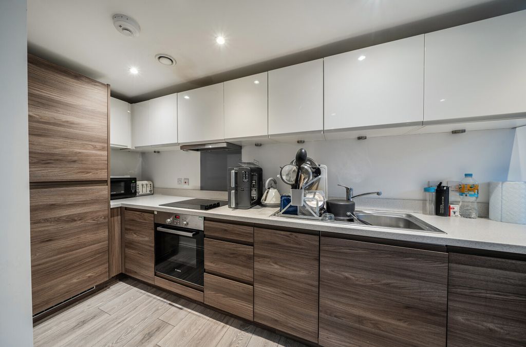 Property photo 3 of 19 Kitchen