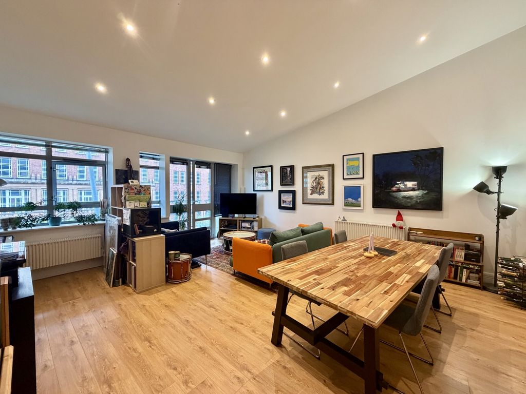 Property photo 1 of 17 Image00010