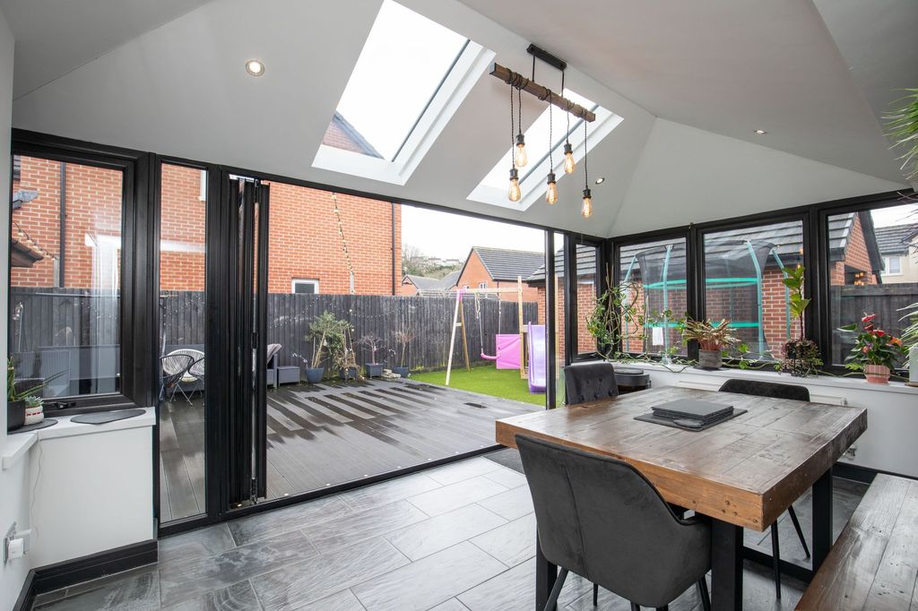 Property photo 3 of 32