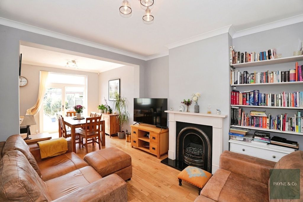 Property photo 2 of 23