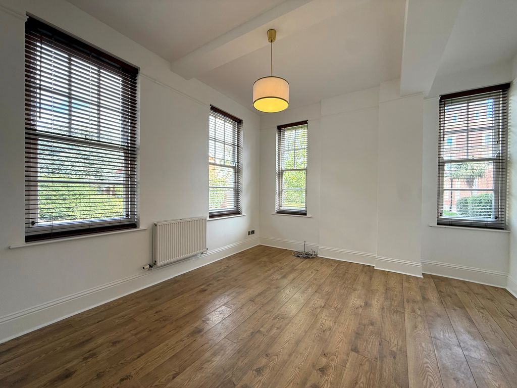 Property photo 3 of 19 9