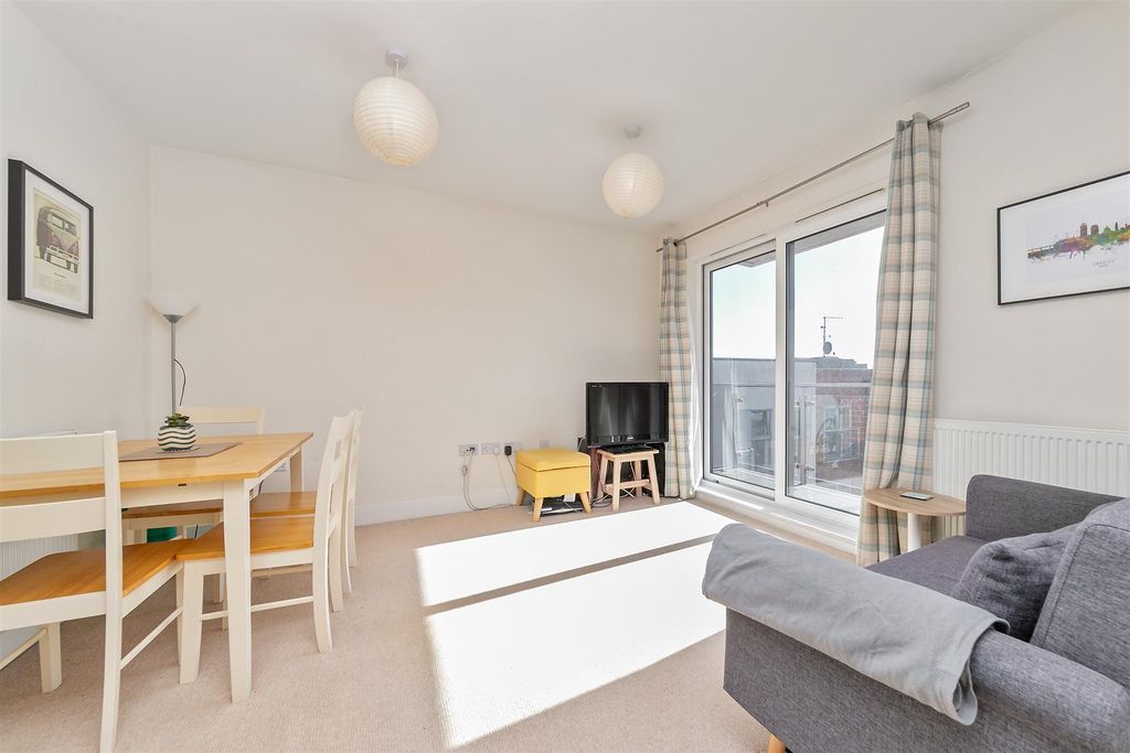 Property photo 2 of 20 30Romahouse-19.Jpg