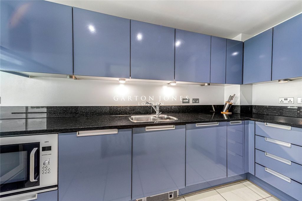 Property photo 3 of 16 Kicthen