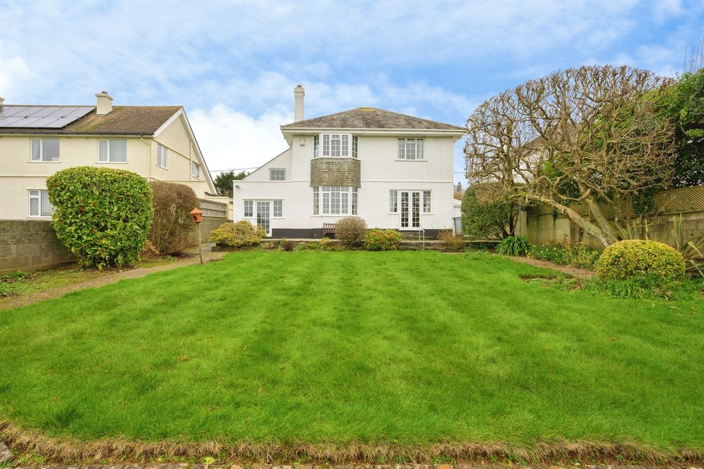 Property photo 2 of 18