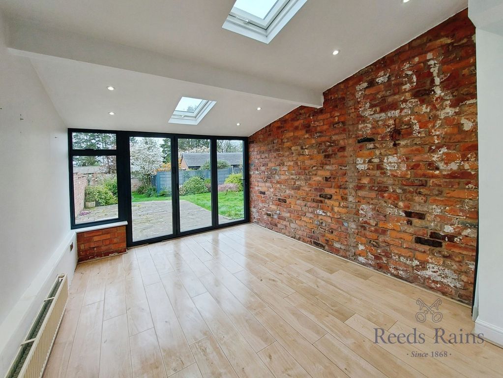 Property photo 3 of 22 Dining Room