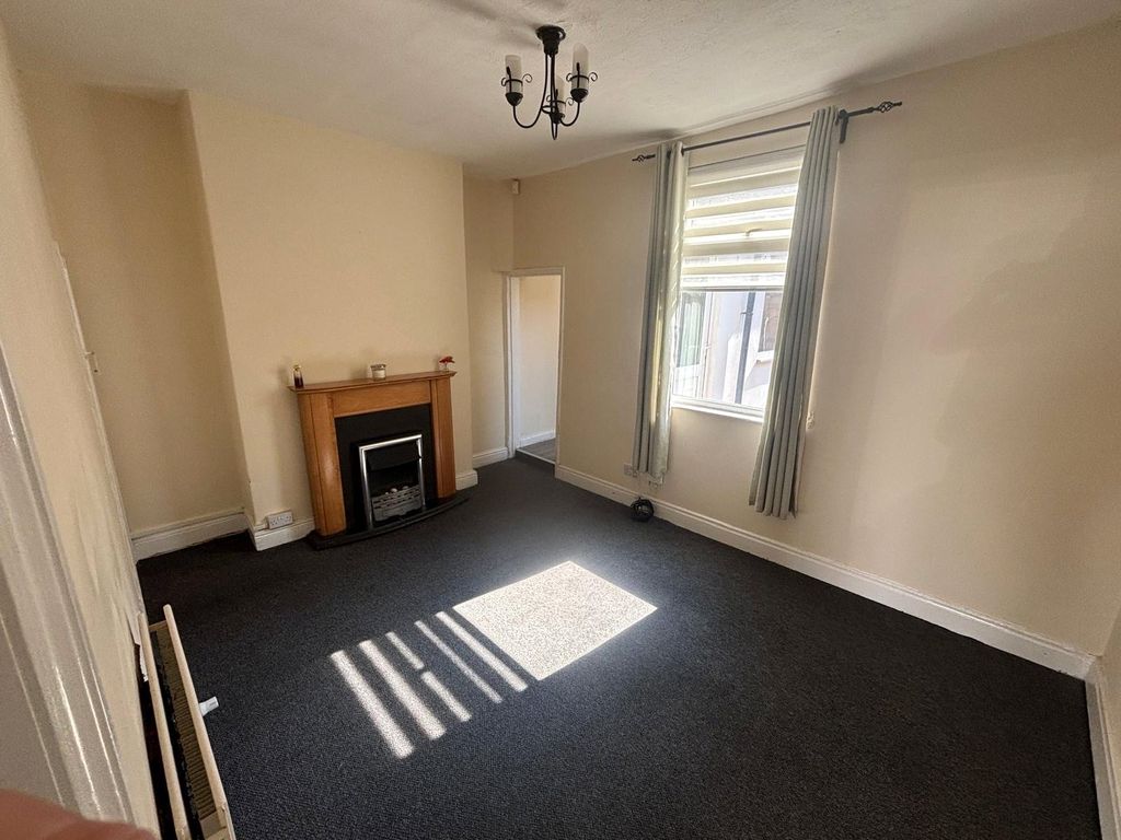 Property photo 3 of 10 Living Room