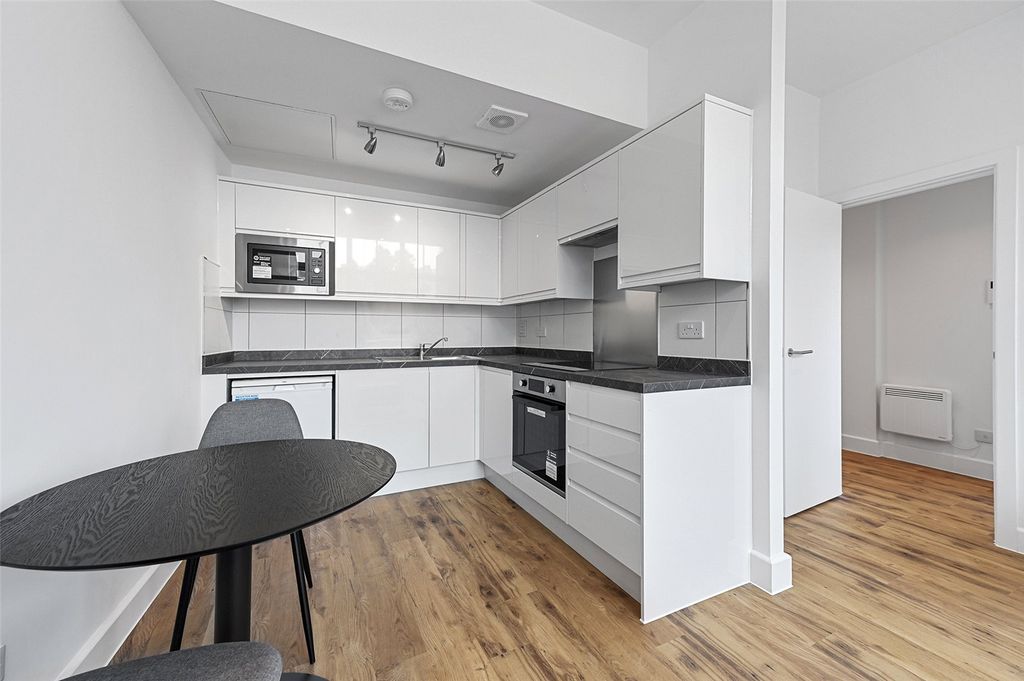 Property photo 2 of 10 Reception/ Kitchen