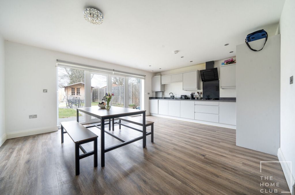 Property photo 2 of 16 ce052d2c-A1Af-4Da9-91Ec-34088F5c3B45