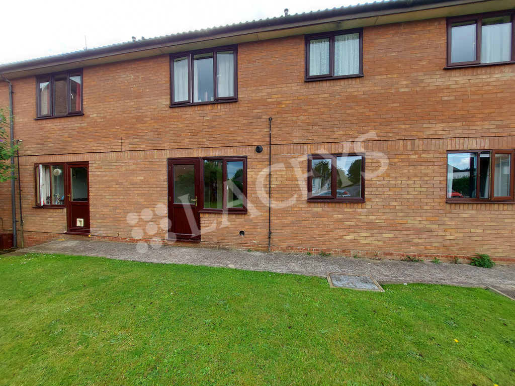 Property photo 1 of 7 External
