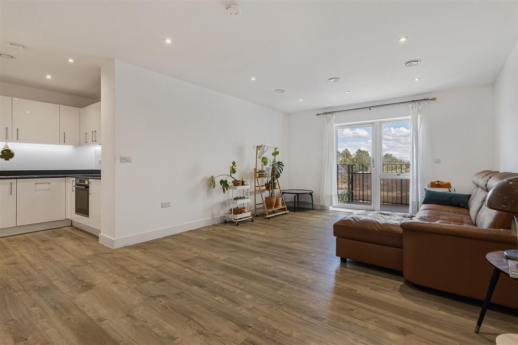 Property photo 2 of 17 12_88787.Jpg