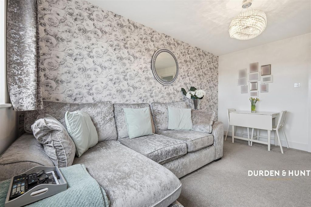 Property photo 3 of 11 Howard Close