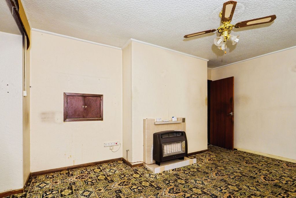 Property photo 3 of 12 Photo