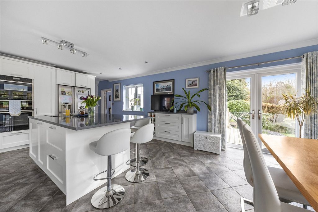 Property photo 2 of 21 Kitchen