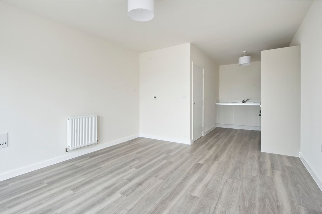 Property photo 3 of 15 Flat 14 Snowdrop Hse-4987