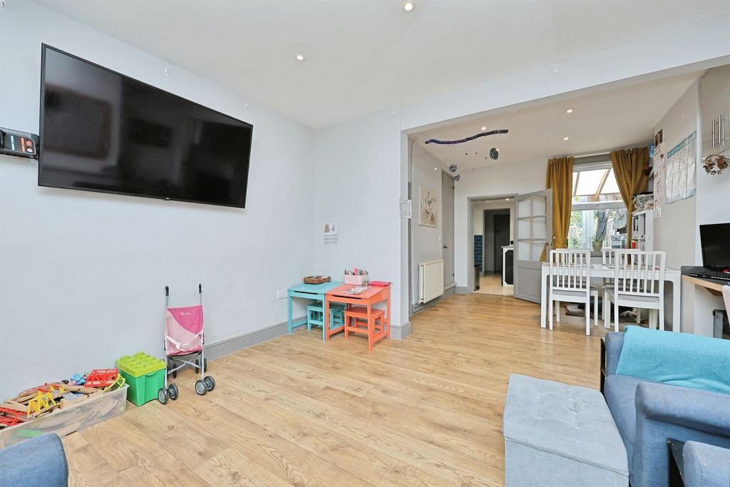Property photo 3 of 21
