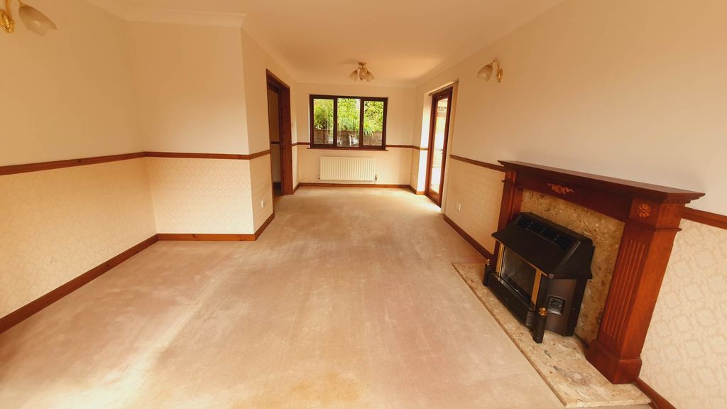 Property photo 2 of 31